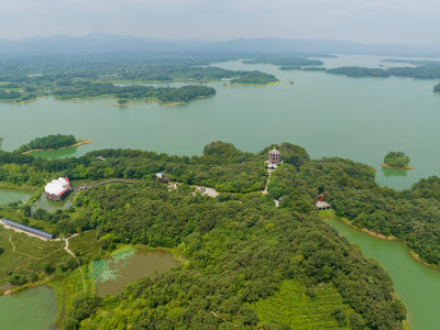 航拍夏季河南信阳南湾湖茶岛风光