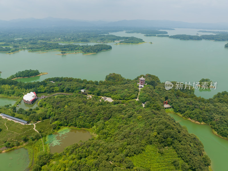 航拍夏季河南信阳南湾湖茶岛风光