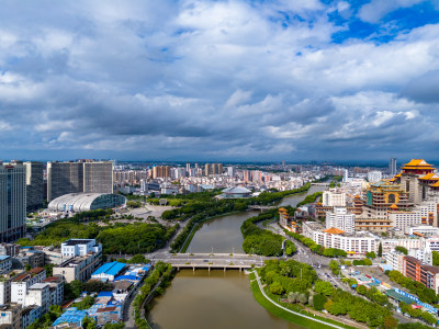 广西玉林城市大景蓝天白云航拍图