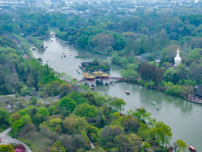 航拍烟雨江南扬州瘦西湖风景区全景