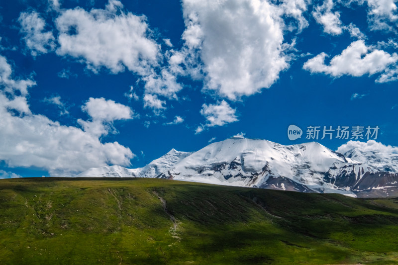 青海阿尼玛卿雪山风光