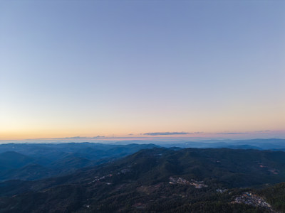 航拍暮色下的景迈山山峦叠嶂自然风光