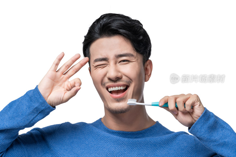年轻男子刷牙