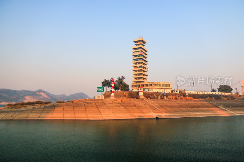 宜昌葛洲坝标志性三峡水道长江与三江交汇处