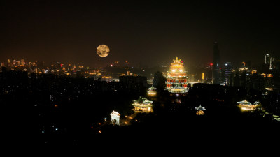 重庆中秋月亮照片中秋节满月城市月亮升起来