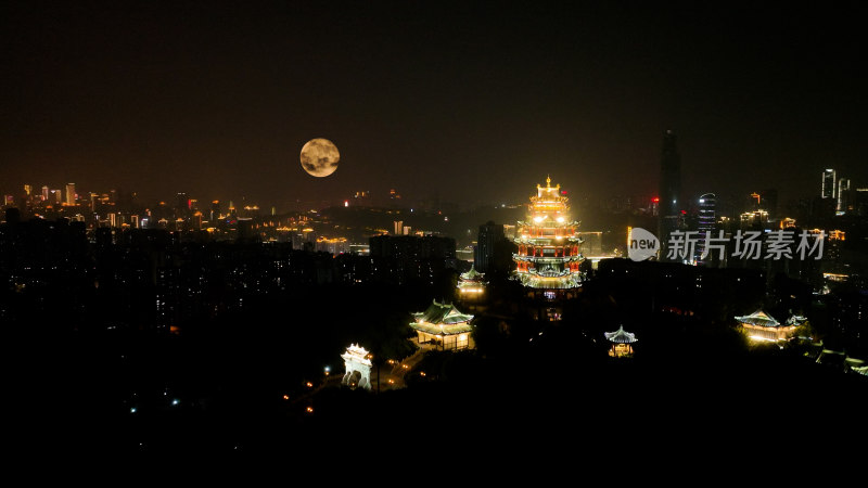 重庆中秋月亮照片中秋节满月城市月亮升起来