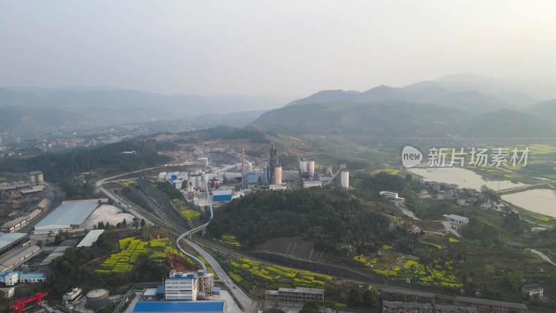 航拍大山里的工业生产工厂