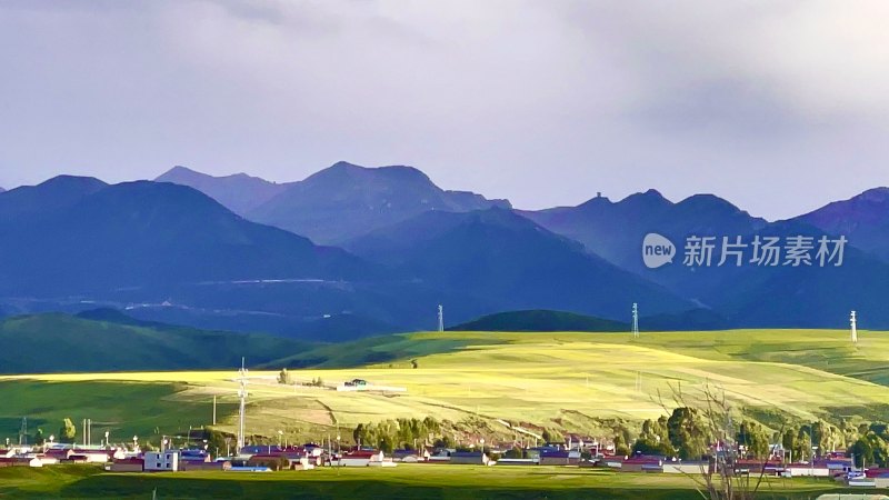 山间绿地村庄的开阔远景