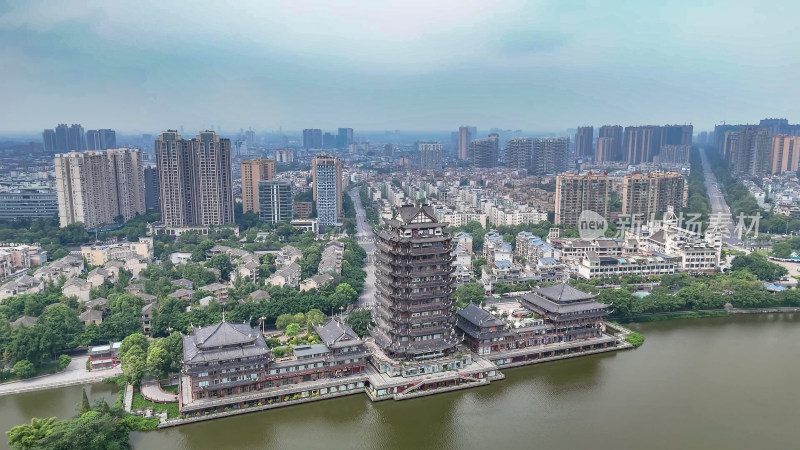 眉山城市暴雨来临乌云密布航拍图