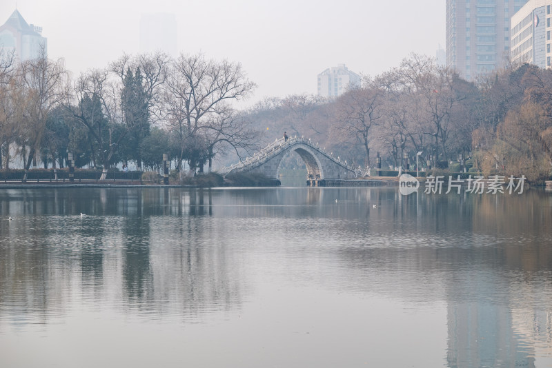 冬日，合肥市包公园湖边风景