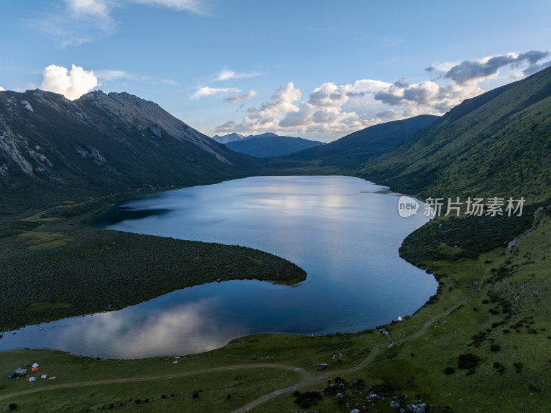 航拍四川甘孜理塘县若根错风景