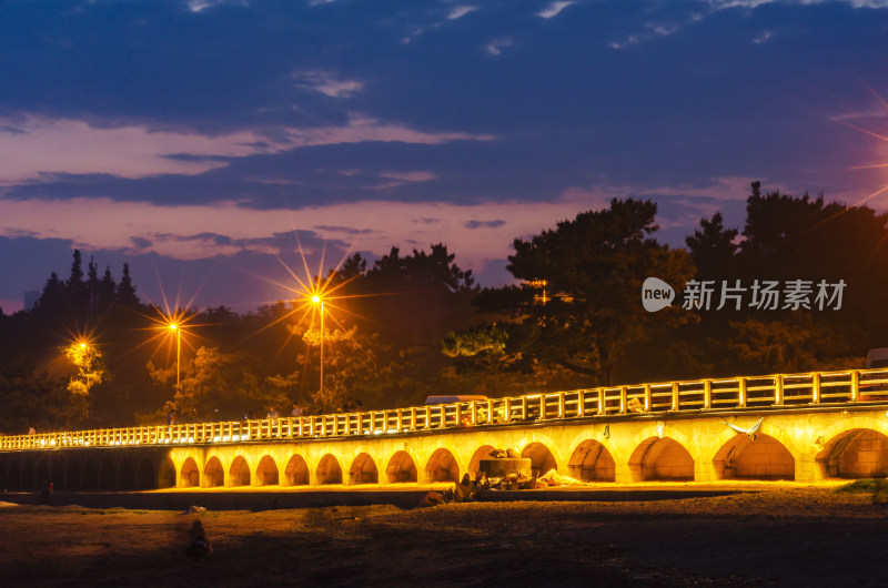 青岛太平角夜晚栈道风景