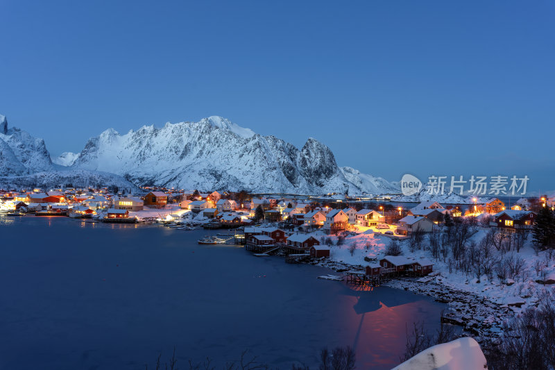 挪威罗弗敦群岛北极圈雷纳冬季雪景渔船风光