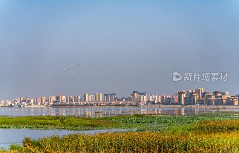 中国邹城孟子湖湖泊湿地渔船自然景观