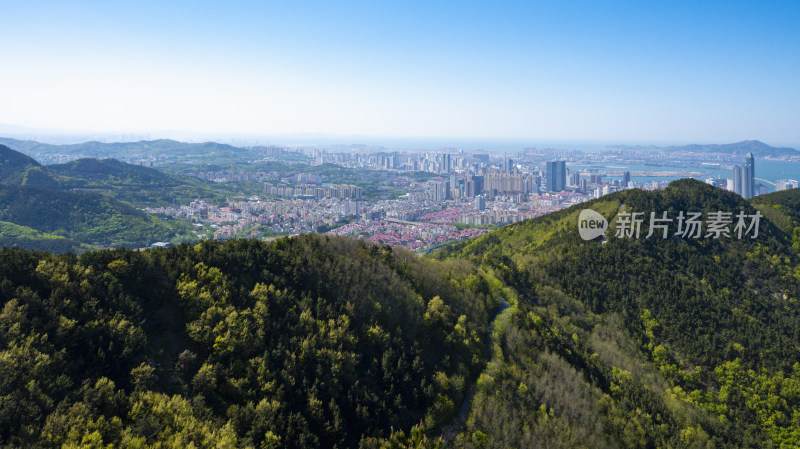 山东烟台沿海海岸线建筑群城市自然风光