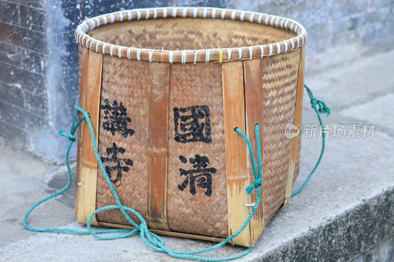 天台国清寺竹编篓特写