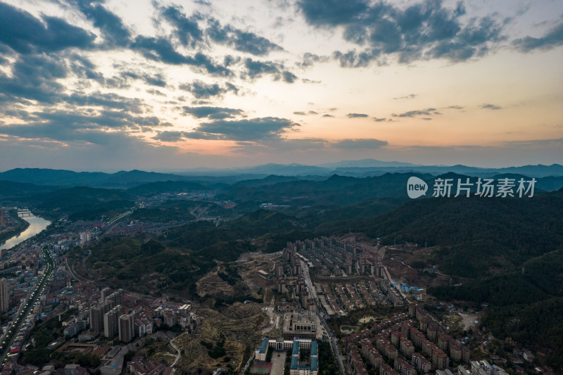 城市夜幕降临晚霞夕阳航拍