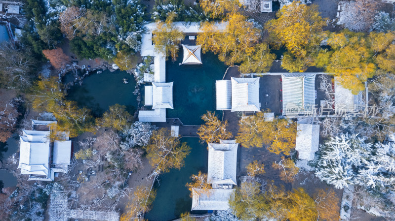 山东济南大明湖趵突泉泉水冬天雾气雪景