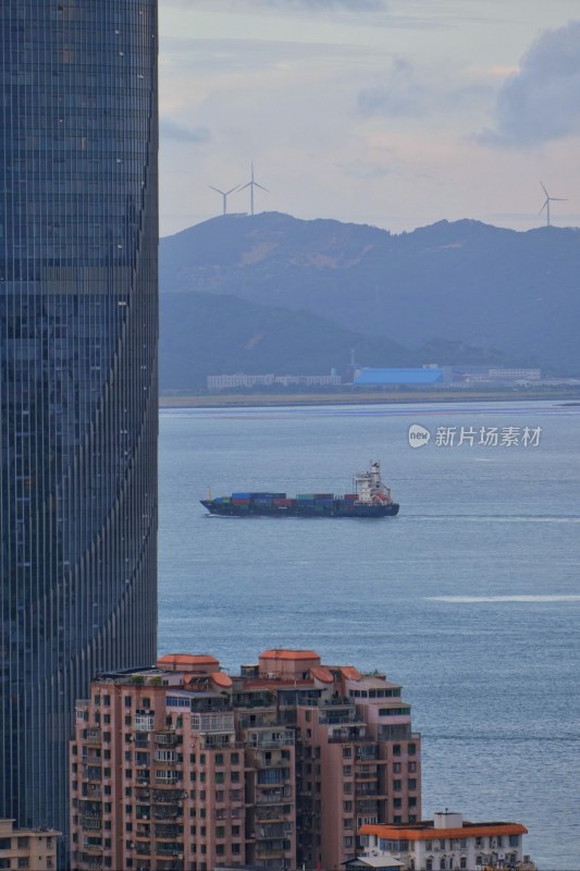 厦门鸿山公园俯瞰山海风光