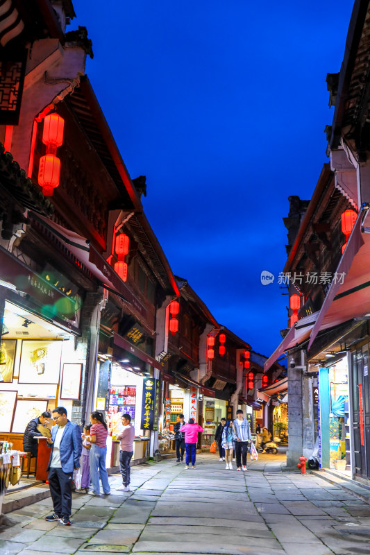 黄山屯溪老街河街夜景风光