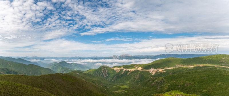 蓝天白云草原山峰山脉云海