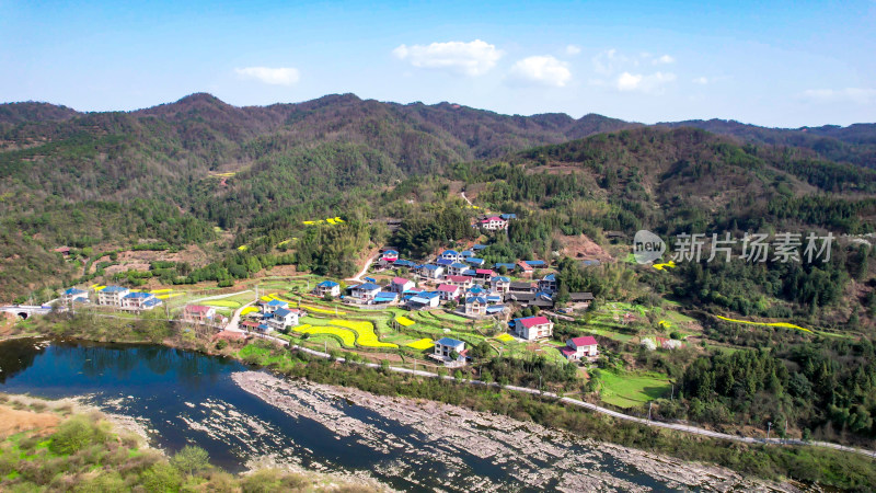 山川河流油菜花航拍