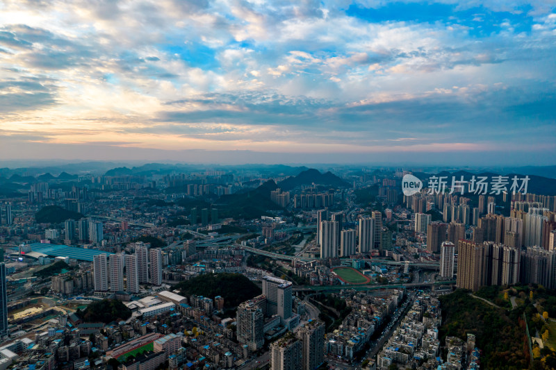 贵州贵阳城市清晨风光航拍图