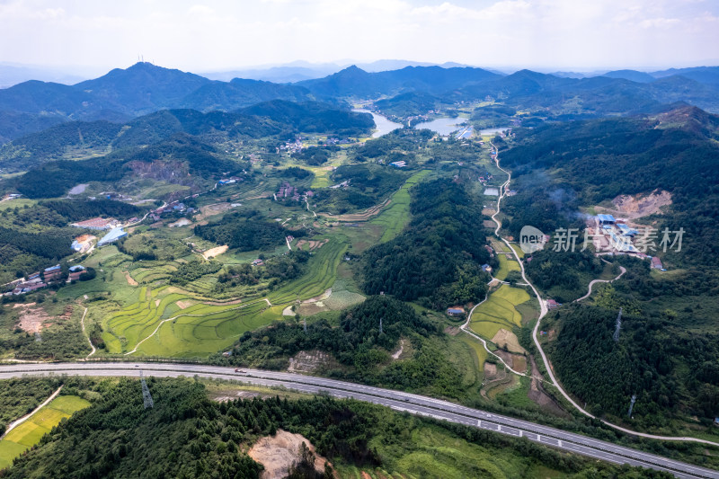 航拍乡村田园公路