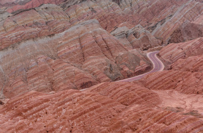 甘肃张掖七彩丹霞旅游景区公路景观