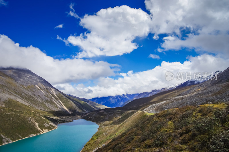 西藏山南白玛林措山水自然风景