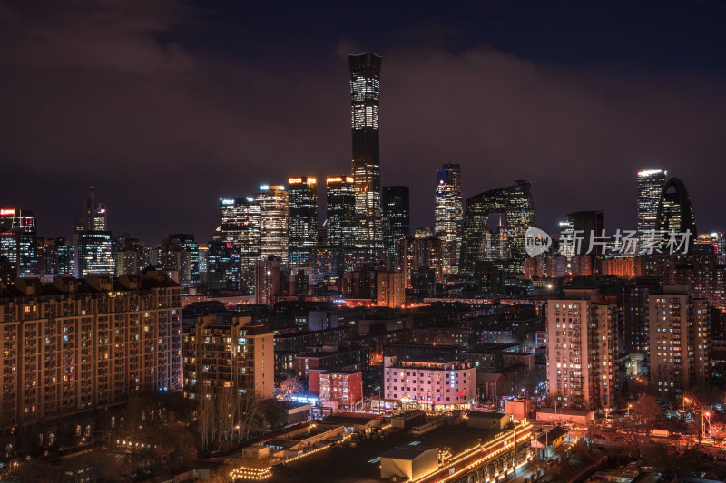 北京夜景下灯火辉煌的城市建筑群