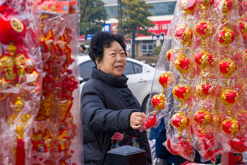 新年春节节日庆祝年味年货市场红灯笼