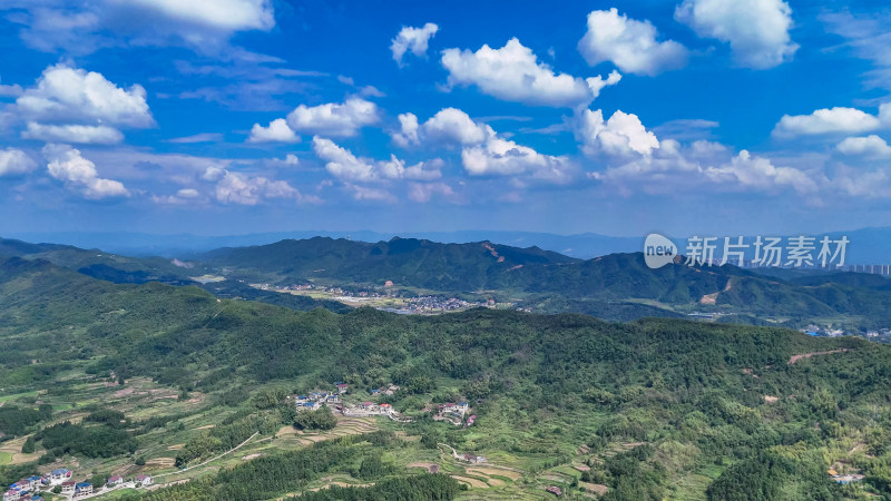 南方山川丘陵梯田农田航拍图