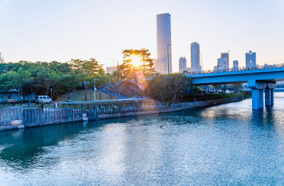 深圳湾后海二桥与滨海城市豪宅建筑