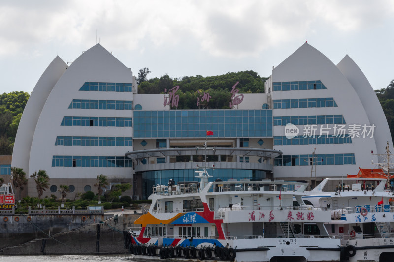 湄洲岛是“海上和平女神”妈祖的故乡。