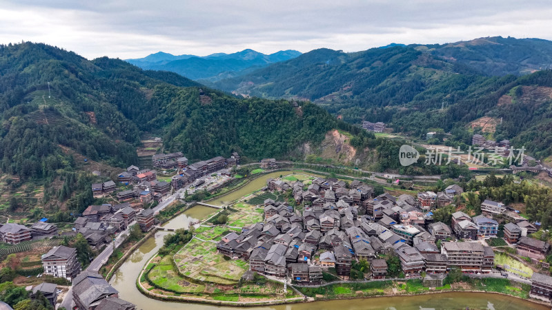 程阳八寨少数民族木房子建筑航拍图