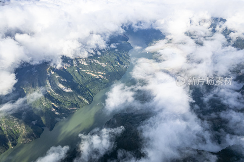 长江三峡巫峡壮丽山河航运长江航拍摄影配图