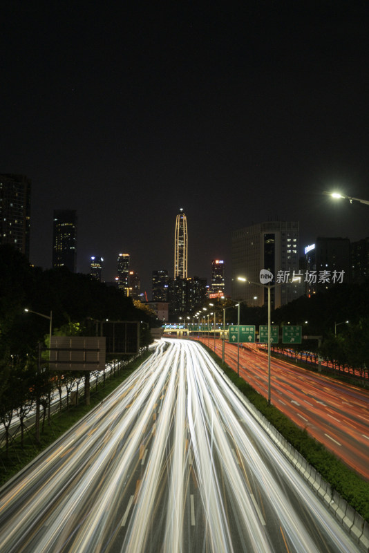 深圳福田平安金融大厦车轨夜景图