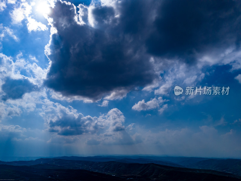 西北地区山区高山种植蓝天白云航拍图