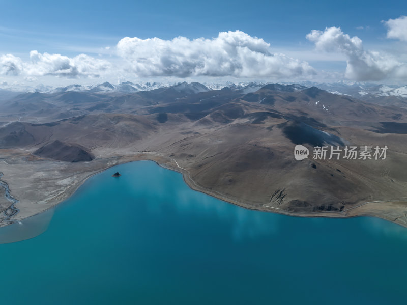 西藏山南羊卓雍措圣湖神湖蓝色高空航拍