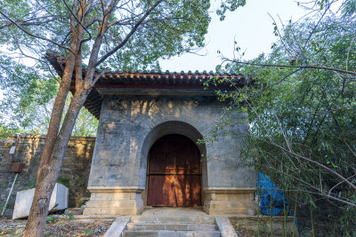 武汉江夏区龙泉山风景区明王寝