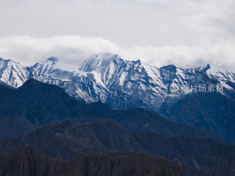 层层叠叠的山脉