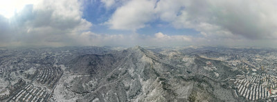 冬天森林雪景航拍全景图