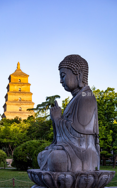 西安大慈恩寺遗址公园大雁塔释迦牟尼坐像