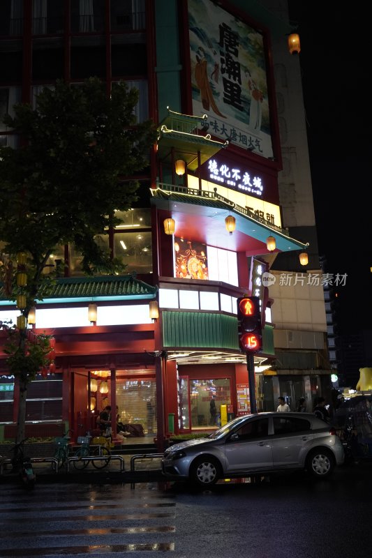 夜晚中式风格店铺街景