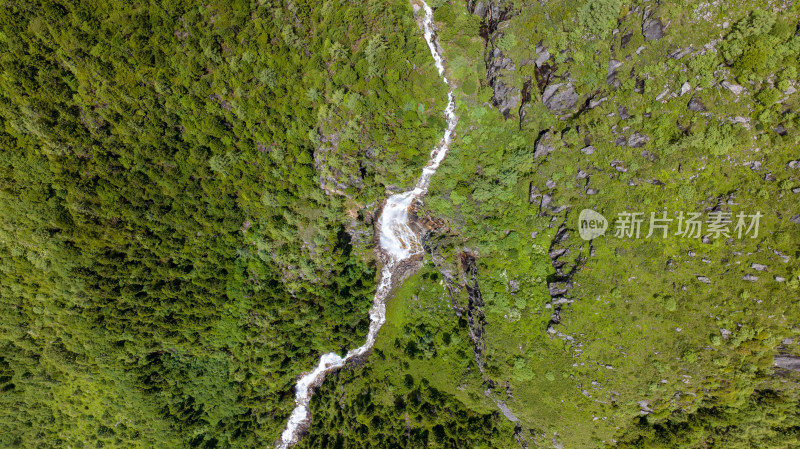 四川阿坝理县毕棚沟景区的高山瀑布