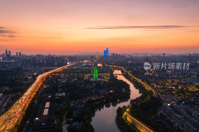 日落时南京大报恩寺