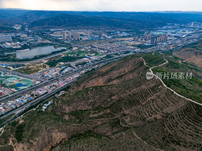 西北地区山区高山种植航拍图