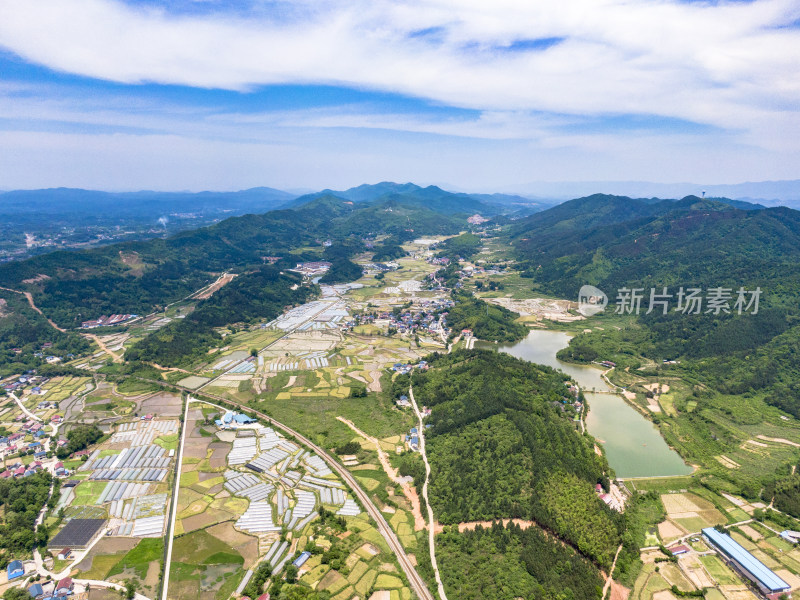 山川丘陵农业种植农田航拍摄影图