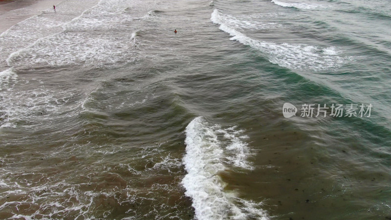 航拍大海海浪沙滩